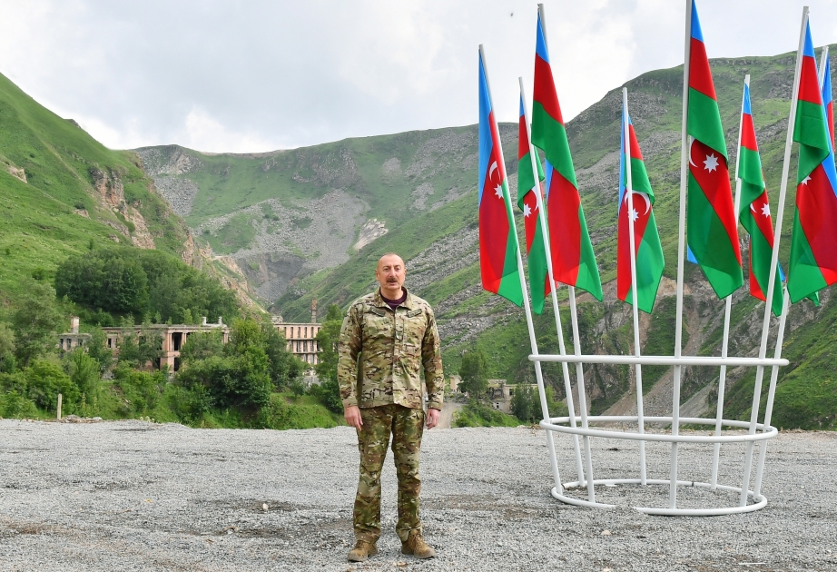 Ilham Aliyev asistió a la ceremonia de colocación de la primera piedra del sanatorio Istisu en Kalbajar