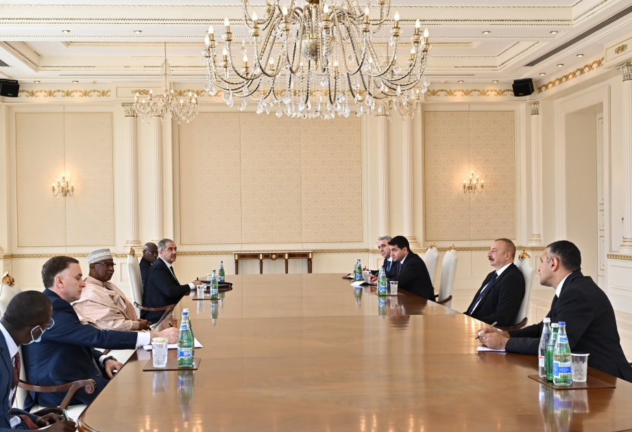 El Presidente Ilham Aliyev recibió al Secretario General de la OCI