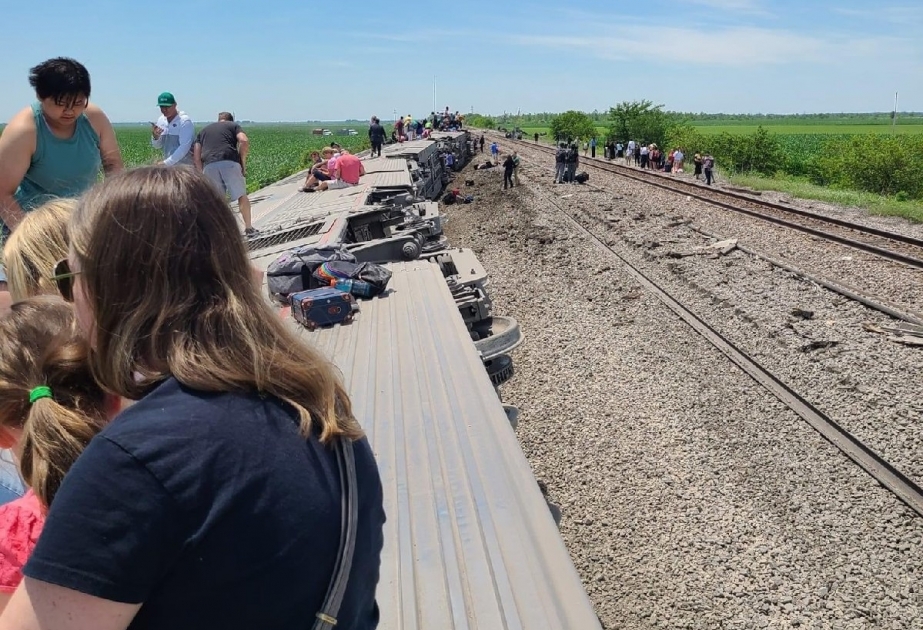 USA: Zug an einem Bahnübergang mit Lastwagen kollidiert - Tode und Verletzte