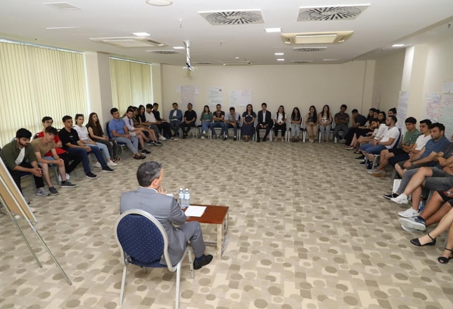 Layihə menecerləri üçün təlim kursunun üçüncü günü yekunlaşıb