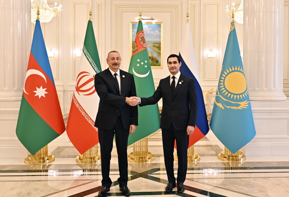 El presidente de Azerbaiyán se reunió con el presidente de Turkmenistán en Ashgabat