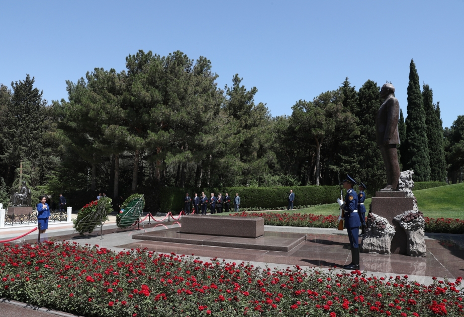 Chairperson of Uzbek Senate of Oliy Majlis visits Alley of Honors and Alley of Martyrs