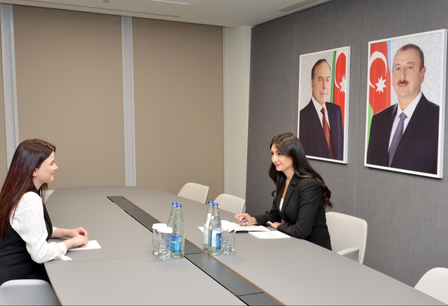 Dövlət Vergi Xidmətinin rəis müavini “Uğur yolu”nun qalibi ilə görüşüb