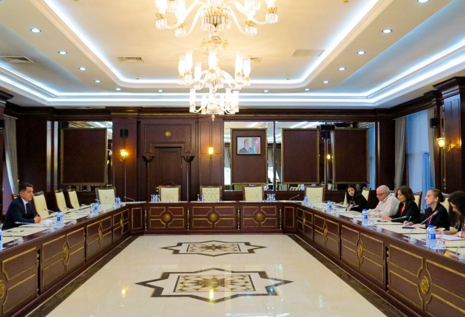 Azerbaiyán y Cuba discuten la cooperación bilateral