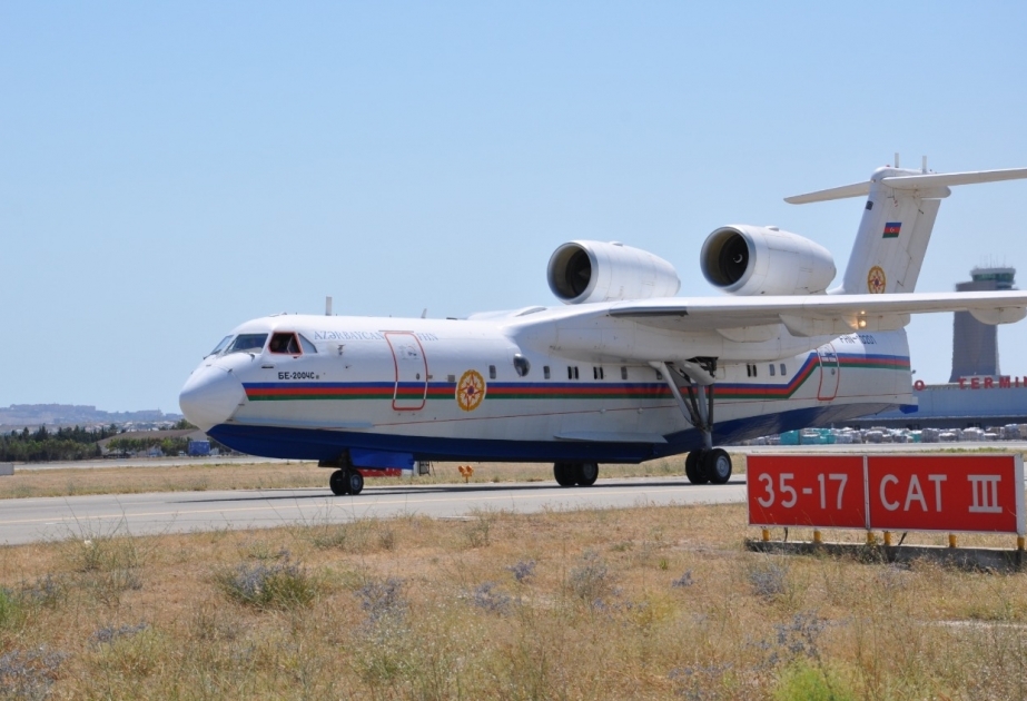 El avión anfibio del Ministerio de Emergencias que participó en la extinción de incendios forestales en Türkiye regresó a Azerbaiyán