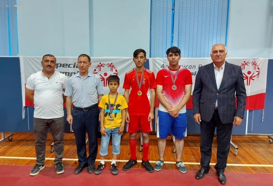 Xüsusi olimpiyaçılar arasında stolüstü tennis yarışının qalibləri müəyyənləşib