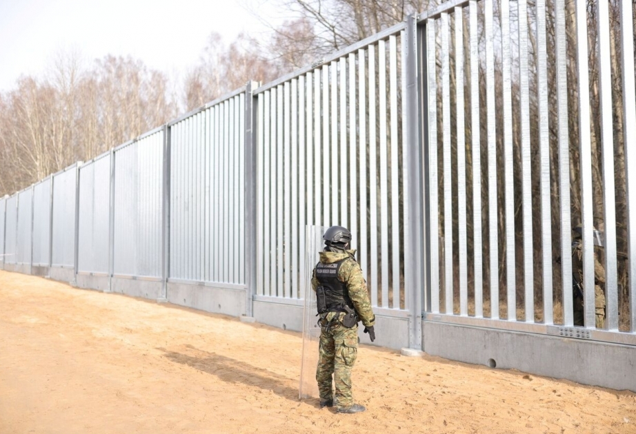 波兰与白俄罗斯边境隔离墙建设完工