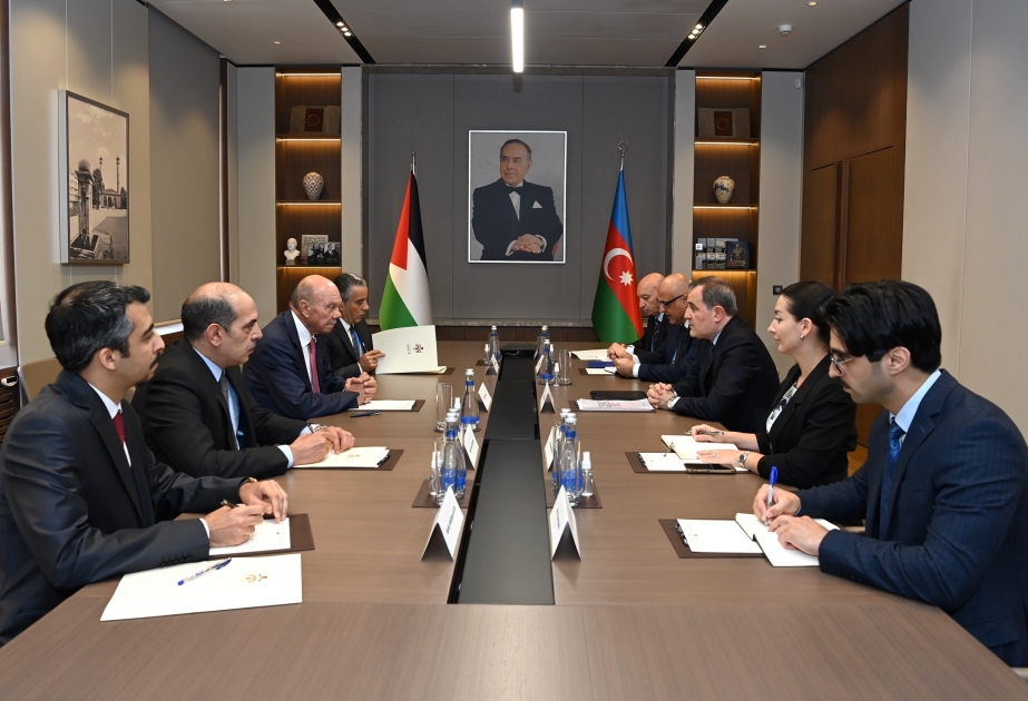 Canciller de Azerbaiyán se reúne con el presidente del Senado jordano