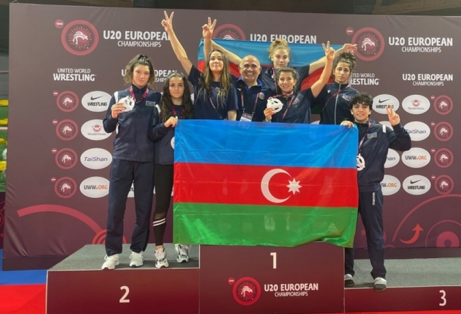 Luchadoras azerbaiyanas consiguen cuatro medallas en el Campeonato de Europa