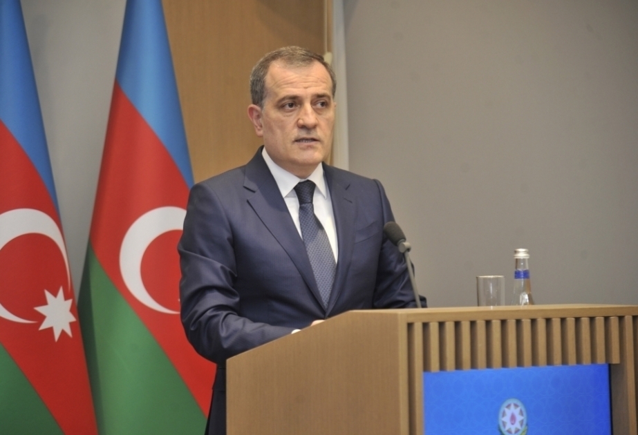 Canciller azerbaiyano partió rumbo a Irán