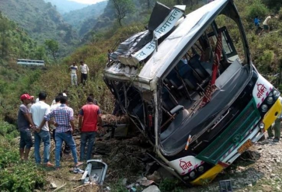 Hindistanda avtobus qəzası nəticəsində azı 16 nəfər həlak olub