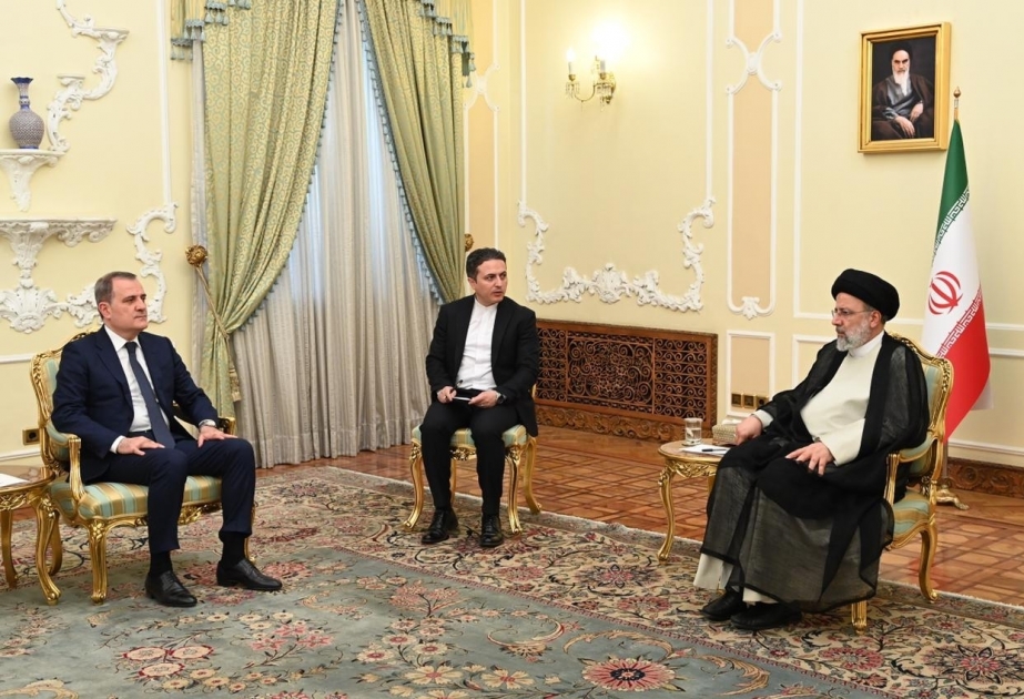 Ministro de Asuntos Exteriores de Azerbaiyán se reúne con el presidente de Irán