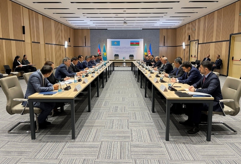 Azerbaiyán y Kazajstán discuten la cooperación en varios campos