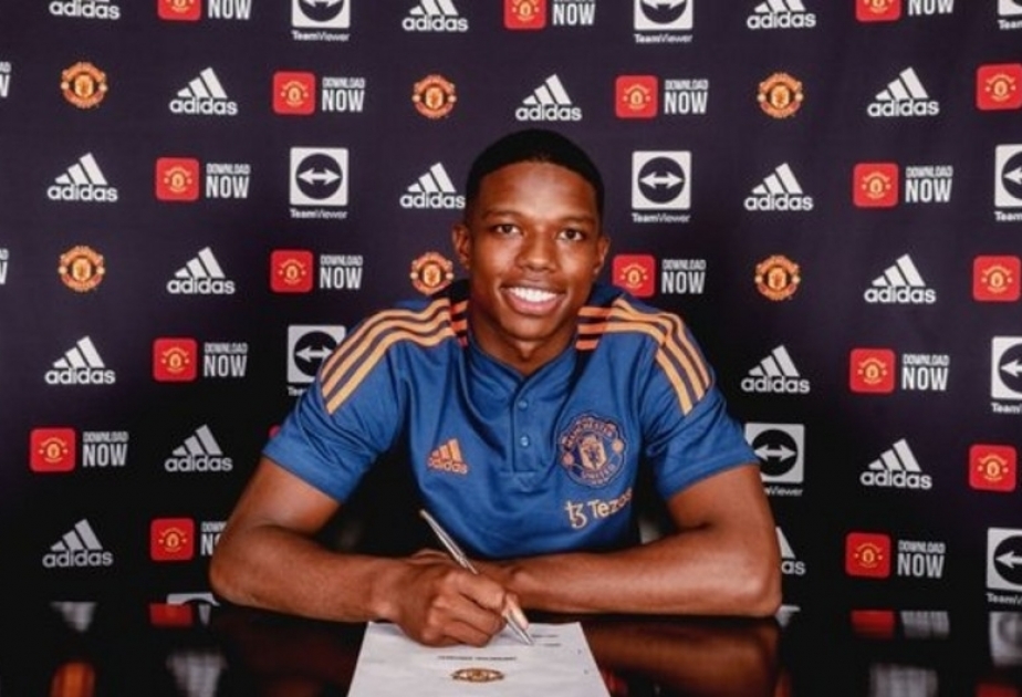 Tyrell Malacia joins Man United to become Erik Ten Hag's first signing