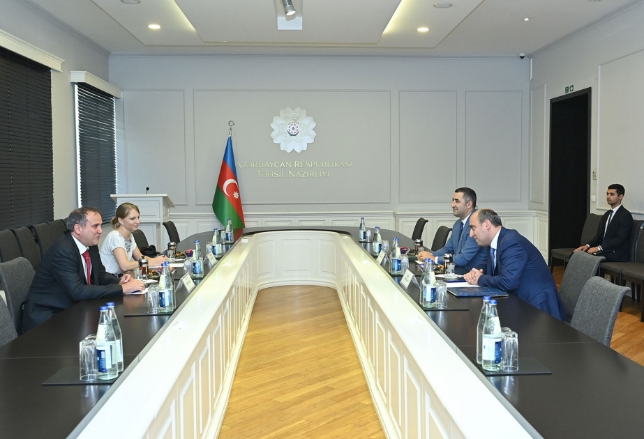 Le ministre de l’Education reçoit l’ambassadeur de Hongrie en Azerbaïdjan