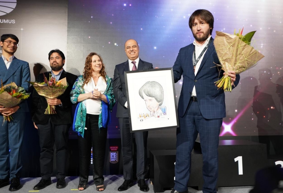 İddiaçılar Turniri: Azərbaycan şahmatçısı Teymur Rəcəbova bürünc medal təqdim olunub