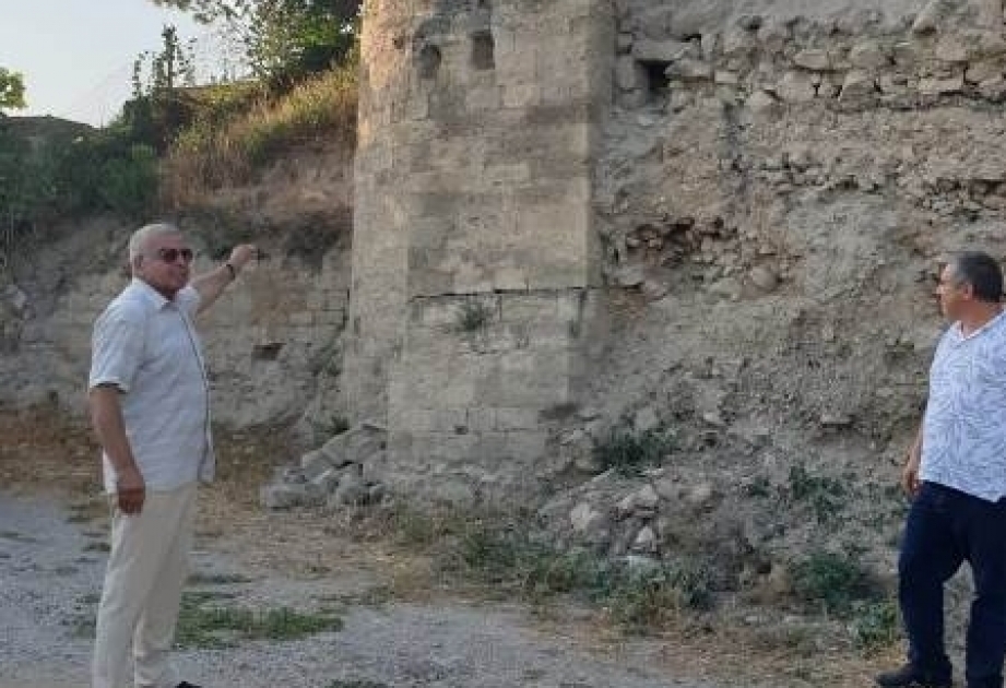 Ученые-археологи проводят исследования памятников Шамахи