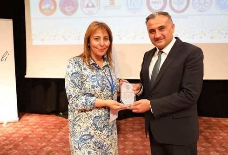 Ляман Сулейманова награждена на конференции в Турции