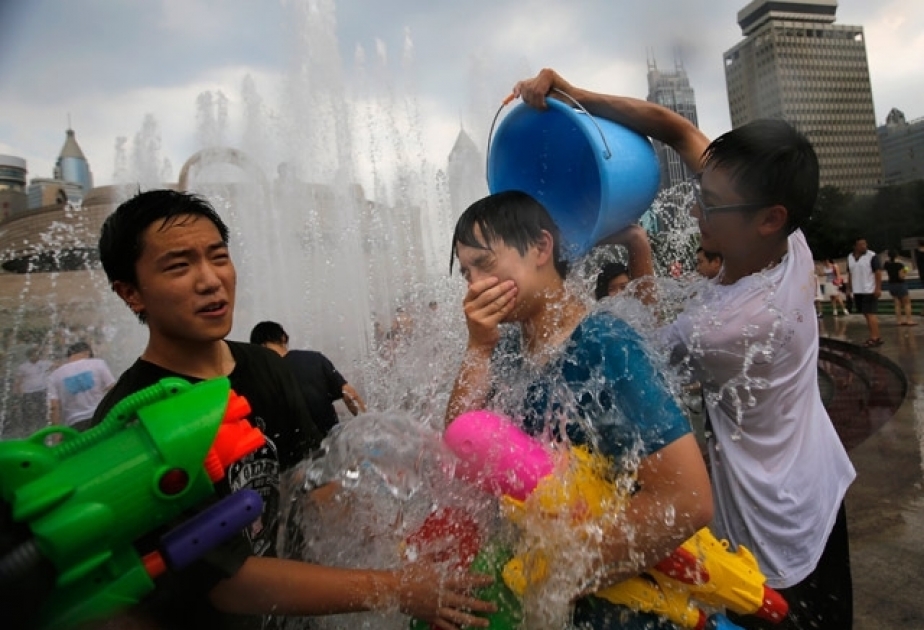 Shanghai issues red alert for heat wave