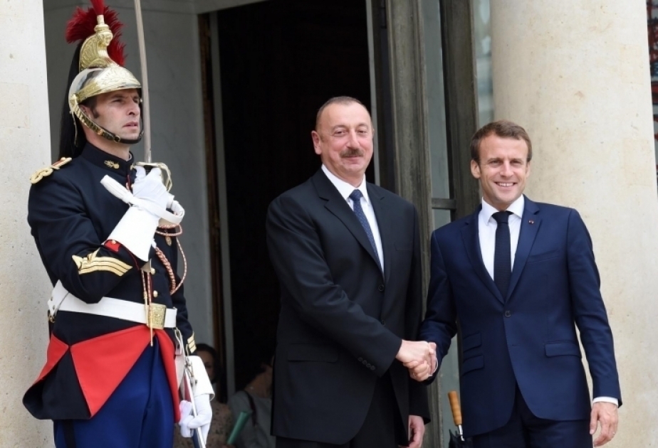 President Ilham Aliyev extends national holiday greetings to French counterpart