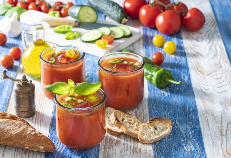 En verano y con calor, alimentos frescos y mucha hidratación