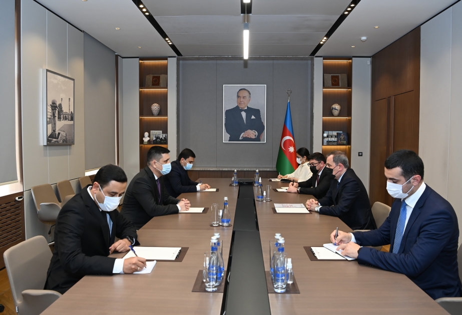 Xarici işlər naziri Ceyhun Bayramov Türkmənistanın ölkəmizdəki səfiri ilə görüşüb