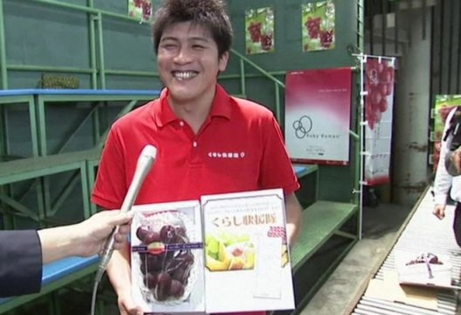 Yaponiyada bir salxım üzüm 10,7 min dollara satılıb