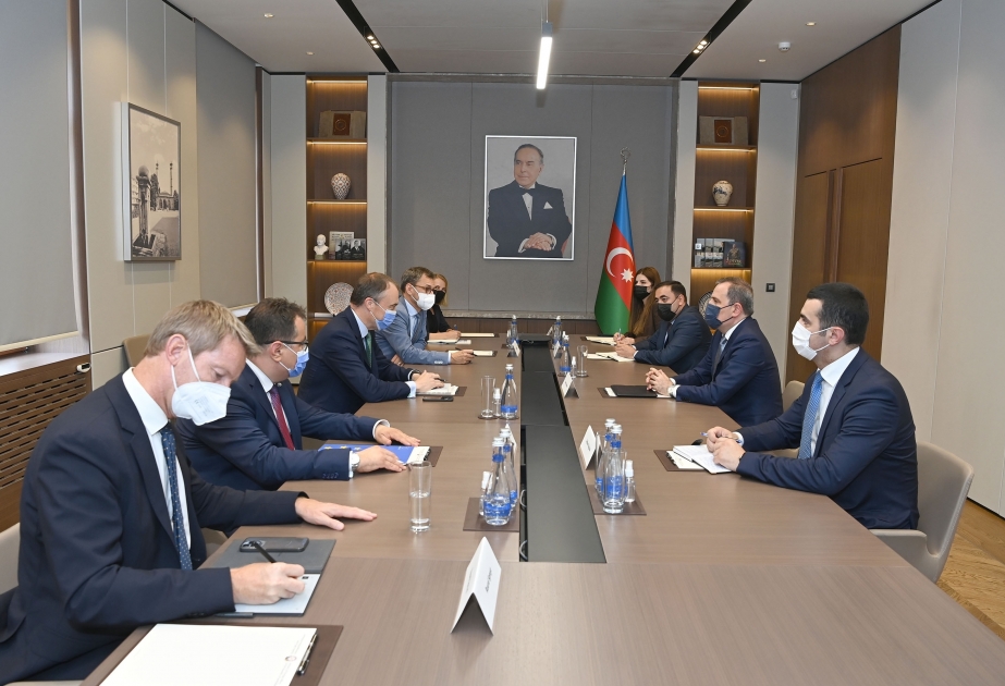 Министр иностранных дел Джейхун Байрамов встретился со специальным представителем ЕС по Южному Кавказу Тойво Клааром