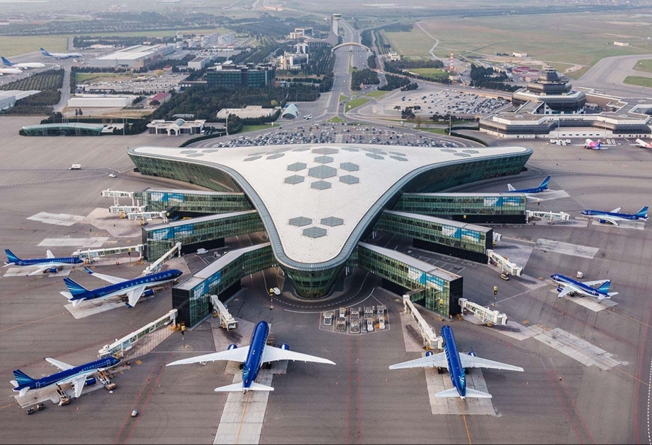 El Aeropuerto Internacional Heydar Aliyev de Azerbaiyán es el aeropuerto más grande de la región en términos de capacidad de terminal de carga