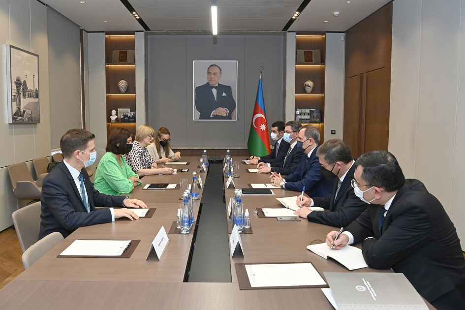 El Canciller de Azerbaiyán y la Vicepresidenta del Parlamento alemán hablan de la seguridad energética