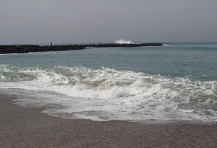 Населению рекомендуется соблюдать осторожность на пляжах Абшерона в связи с временами усиливающимся северо-западным ветром