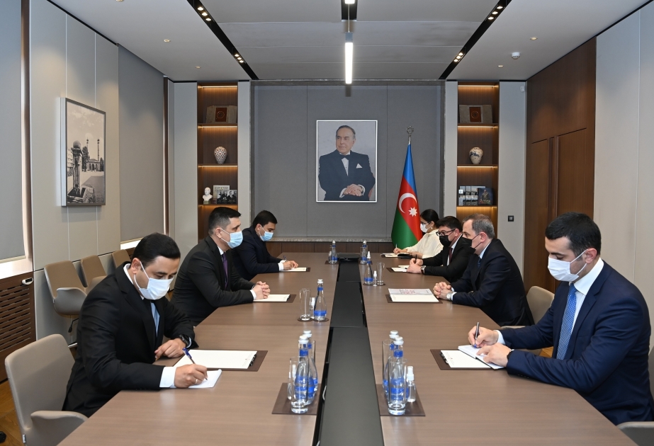 阿塞拜疆外交部长杰伊洪·巴伊拉莫夫会见土库曼斯坦驻我国大使