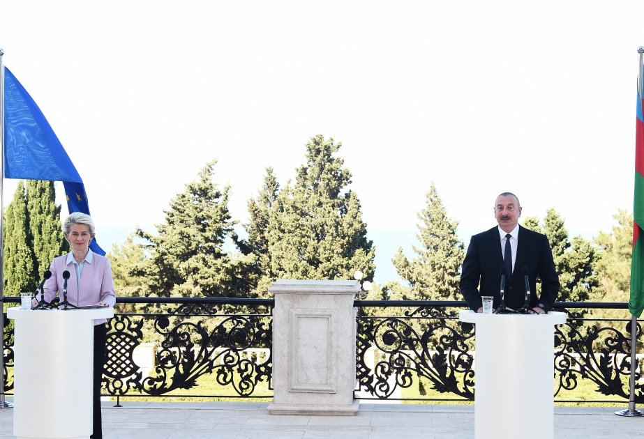 Präsident Ilham Aliyev und EU-Kommissionspräsidentin Ursula von der Leyen geben Presseerklärungen ab VIDEO