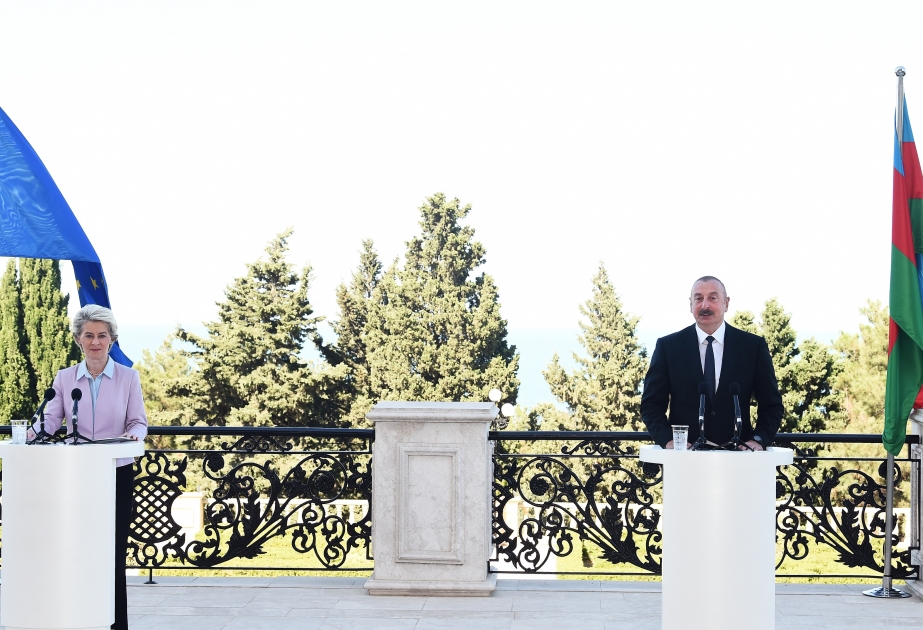 Le président azerbaïdjanais et la présidente de la Commission européenne font des déclarations à la presse VIDEO