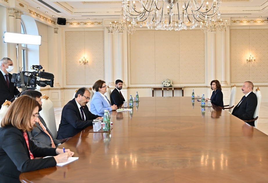 الرئيس إلهام علييف يستقبل وزيرة الاسرة والخدمات الاجتماعية التركية