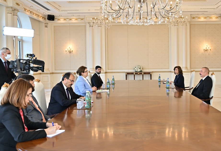 Президент Азербайджана Ильхам Алиев принял министра по делам семьи и социальных услуг Турции ОБНОВЛЕНО ВИДЕО