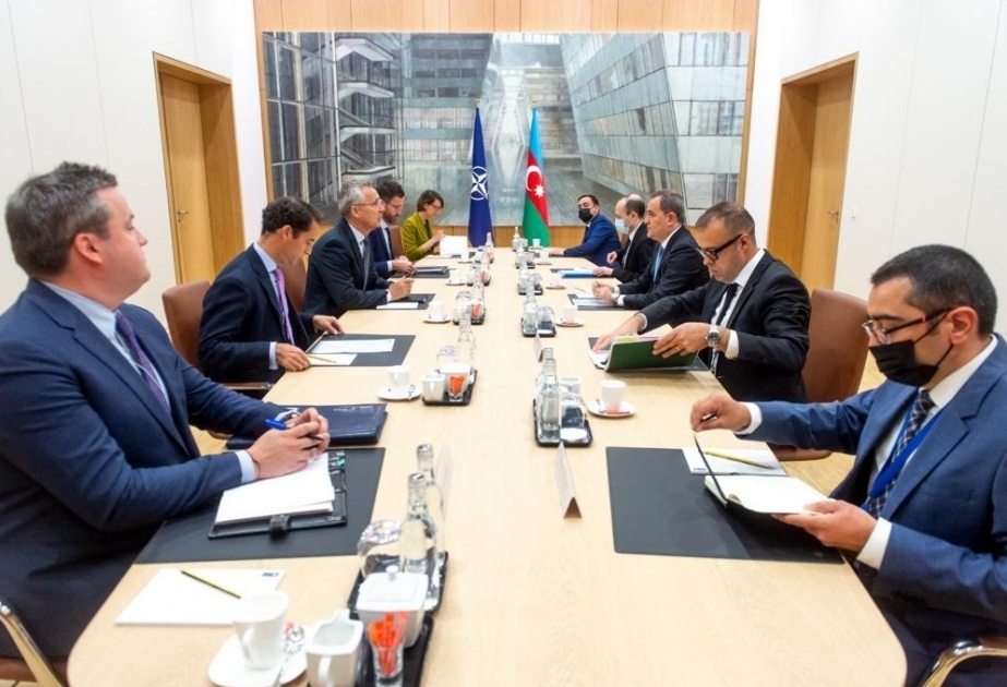 Ministro de Asuntos Exteriores de Azerbaiyán se reúne con el Secretario General de la OTAN