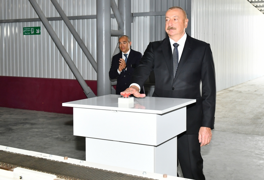 Präsident Ilham Aliyev weiht eine Reihe von Unternehmen im Chemieindustriepark Sumgayit ein VIDEO