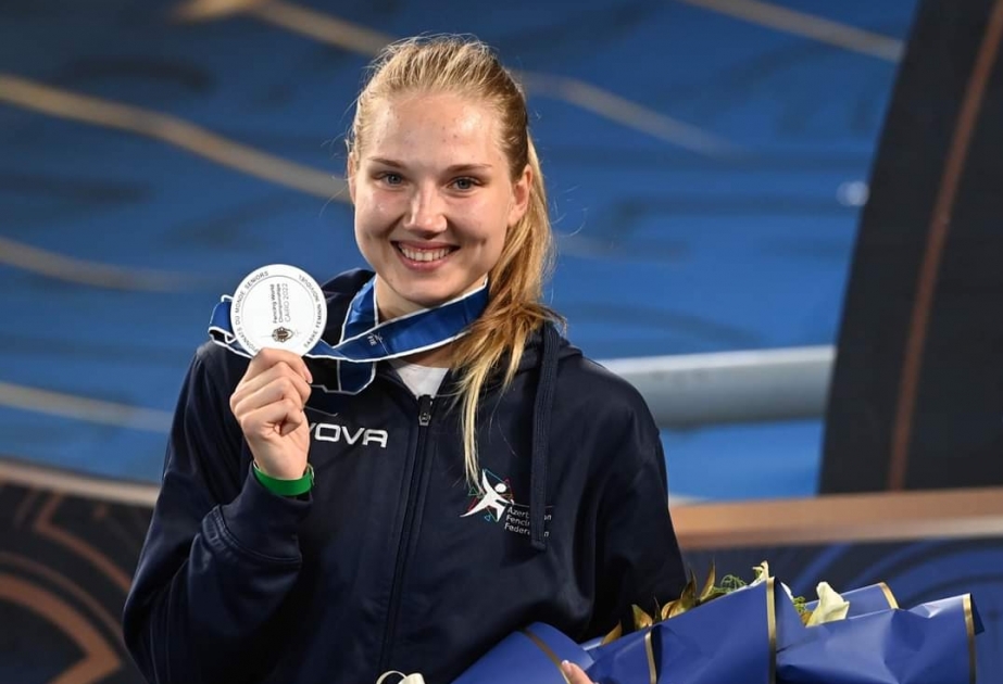 Anna Başta qılıncoynatma üzrə dünya çempionatının gümüş medalına sahib olub
