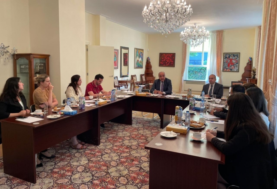 Haaqa Beynəlxalq Hüquq Akademiyasının tələbələrinə Qarabağdakı quruculuq işlərindən danışılıb