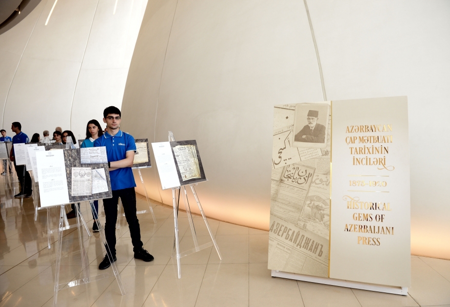 Participants of International Media Forum familiarize themselves with “Historical Gems of Azerbaijani Press” exhibition