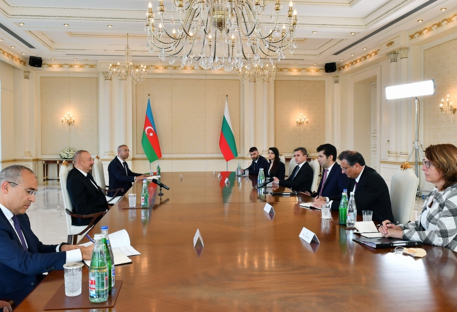 عقد لقاء موسع بين الرئيس إلهام علييف ورئيس الوزراء البلغاري كيريل بتكوف