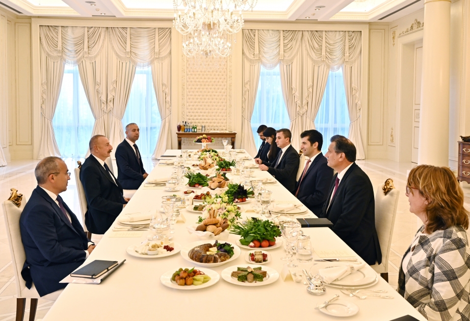 伊利哈姆·阿利耶夫总统与保加利亚总理基里尔·佩特科夫共进工作晚餐