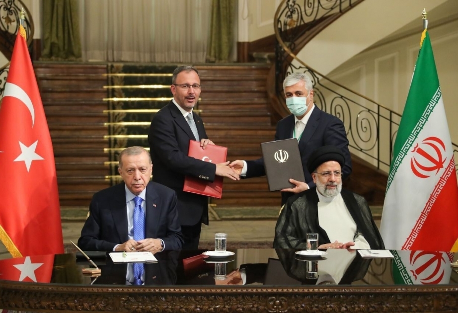 伊朗与土耳其签署合作文件