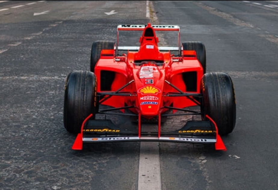 Mixael Şumaxerin idarə etdiyi “Ferrari F300” bolidi Kaliforniyada hərraca çıxarılıb