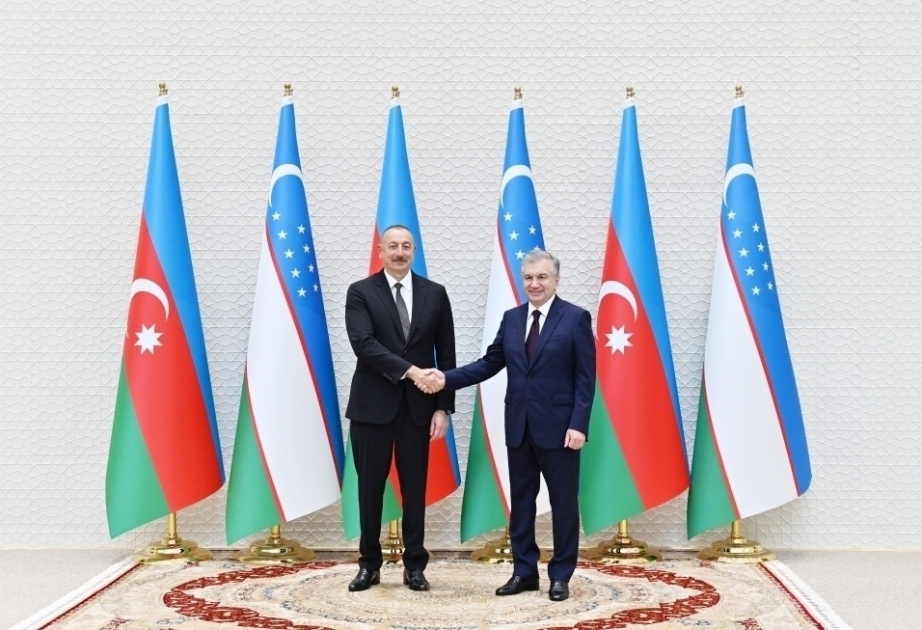 Presidente de Azerbaiyán felicita a su homólogo de Uzbekistán