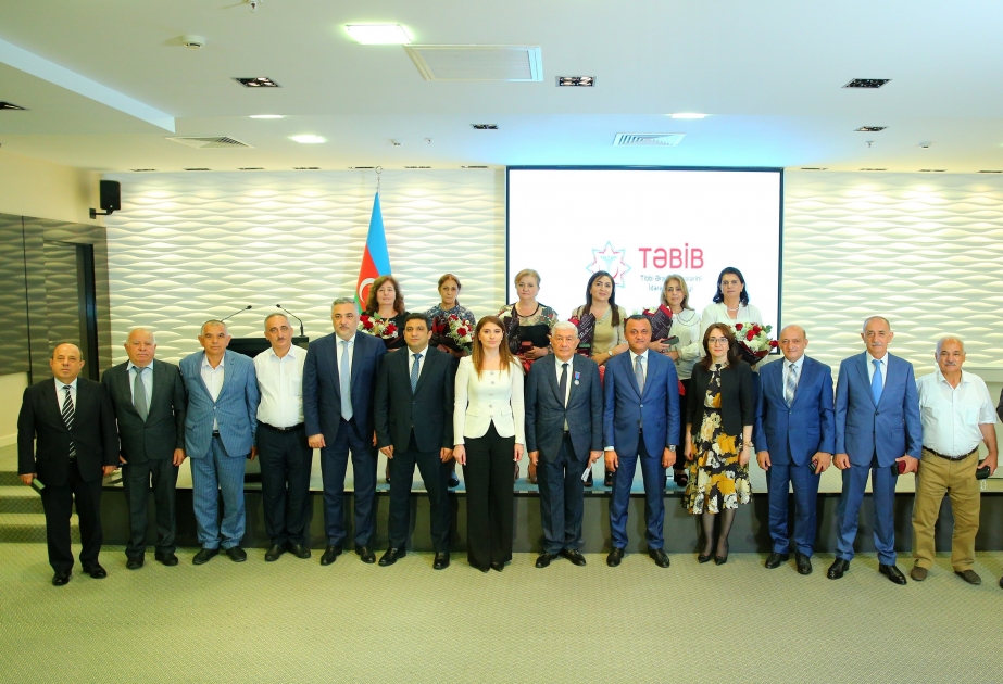 Prezidentin Sərəncamı ilə təltif edilmiş tibb işçilərinə medal və fəxri adlar təqdim edildi