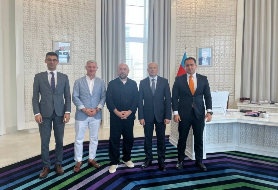 Ministro de Cultura de Azerbaiyán se reúne con un cineasta de renombre mundial