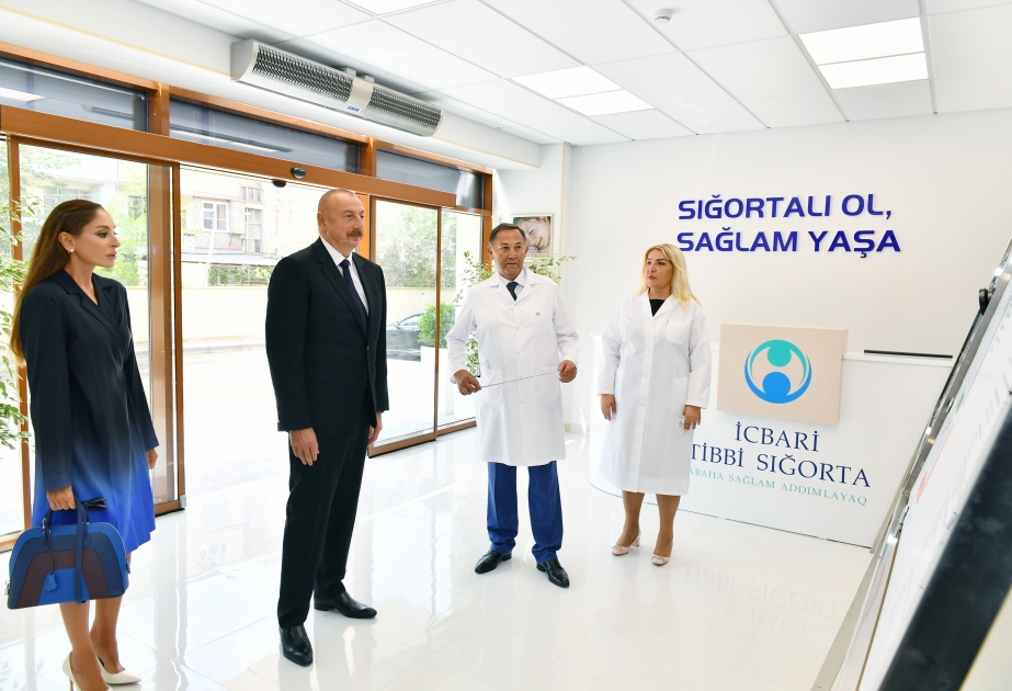 Präsident Ilham Aliyev und seine Ehegattin Mehriban Aliyeva besuchen Entbindungsheim Nr. 2 in der Siedlung Bakikhanov VIDEO