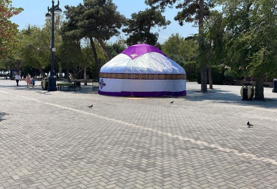 На бакинском Приморском бульваре установлена казахская юрта